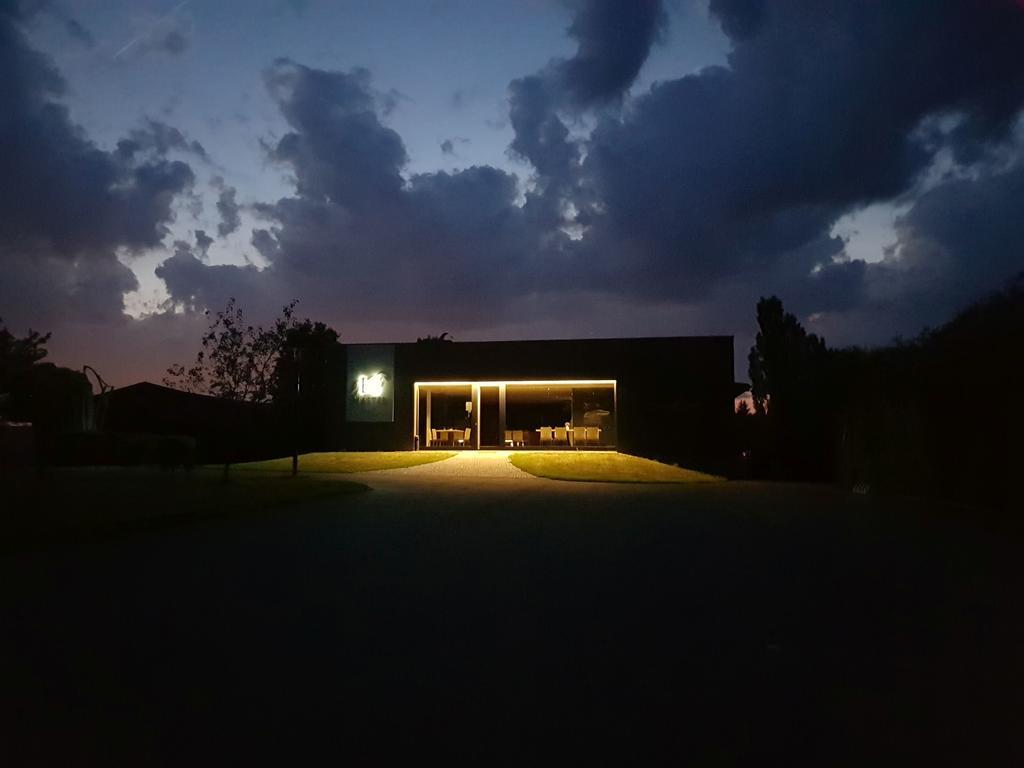 Master Horse Club - Svojetice Hotel Luaran gambar